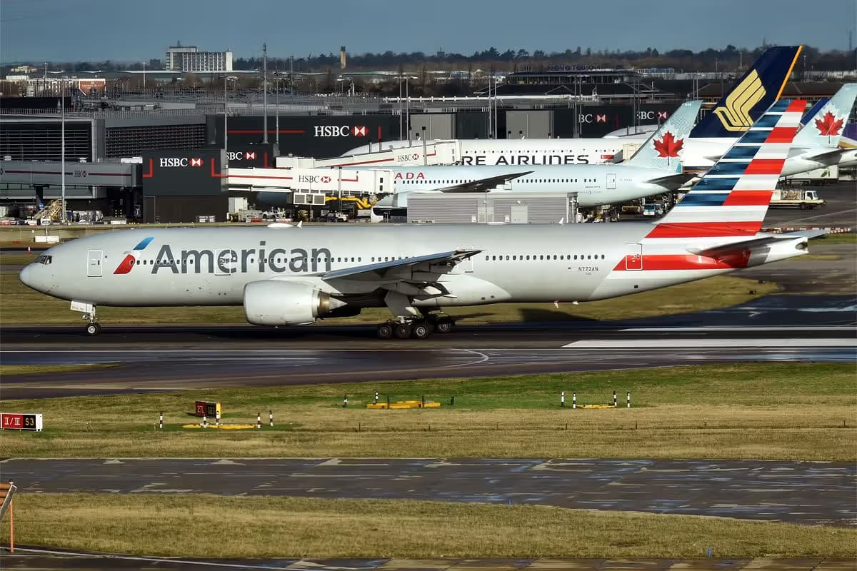 N772AN — Twin-engine aircraft