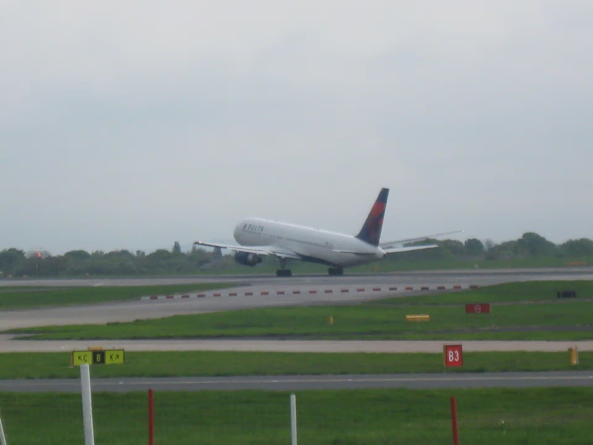 N154DL — Twin-engine aircraft