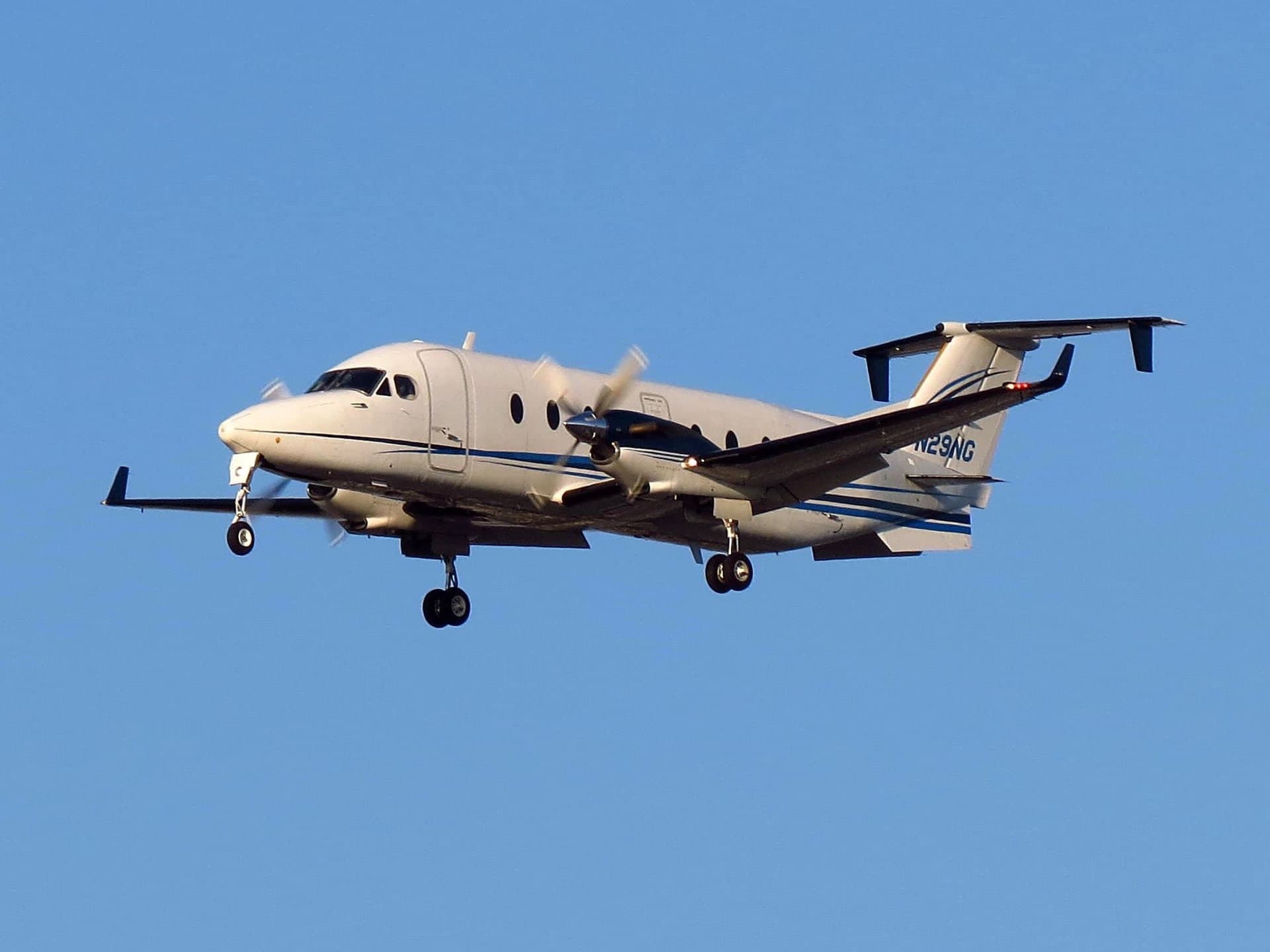 N29NG — Twin-engine aircraft