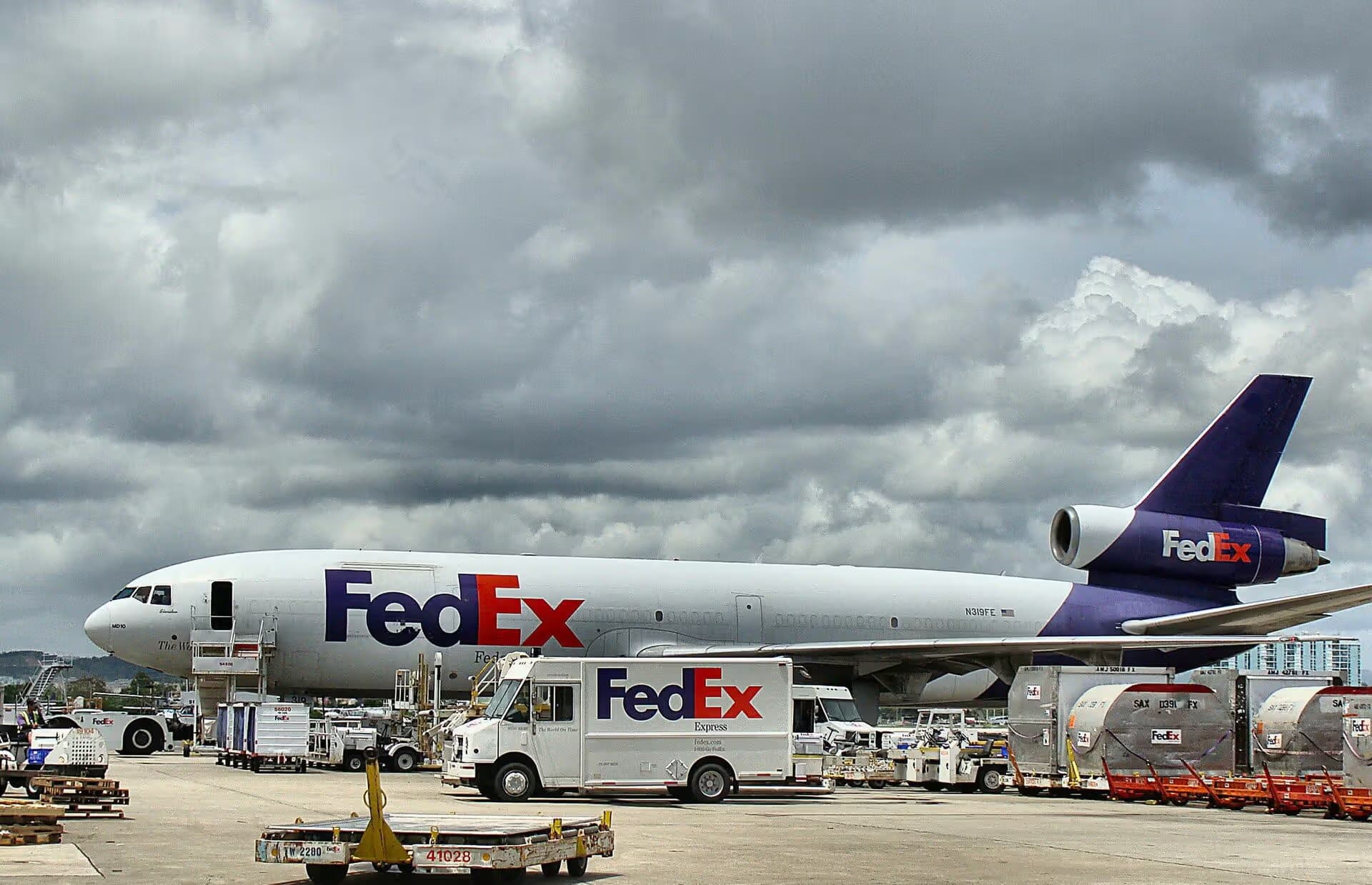 N319FE — Douglas