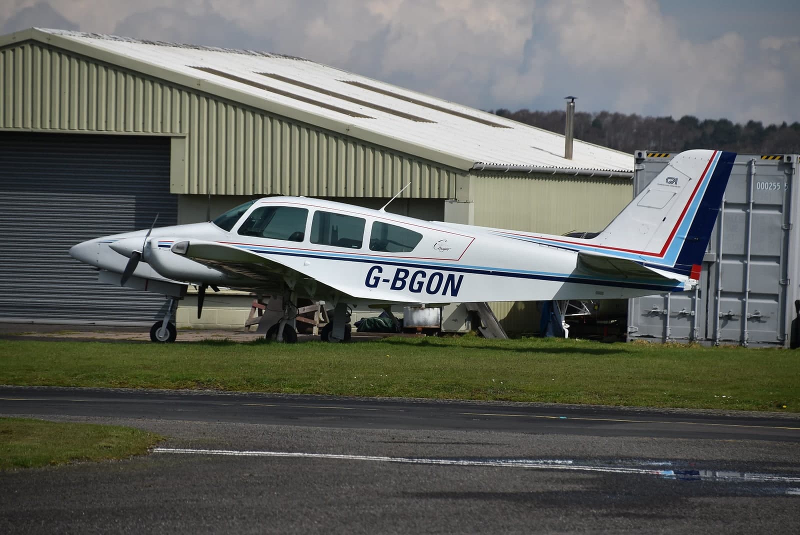 G-BGON — Twin-engine aircraft