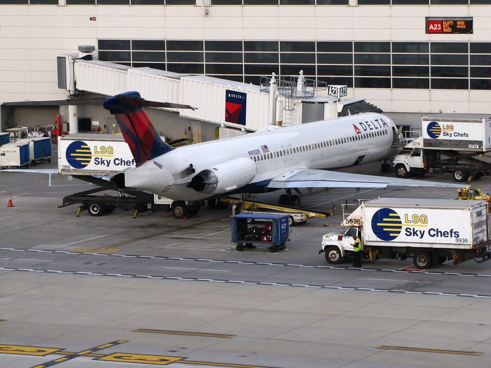N905DE — Boeing