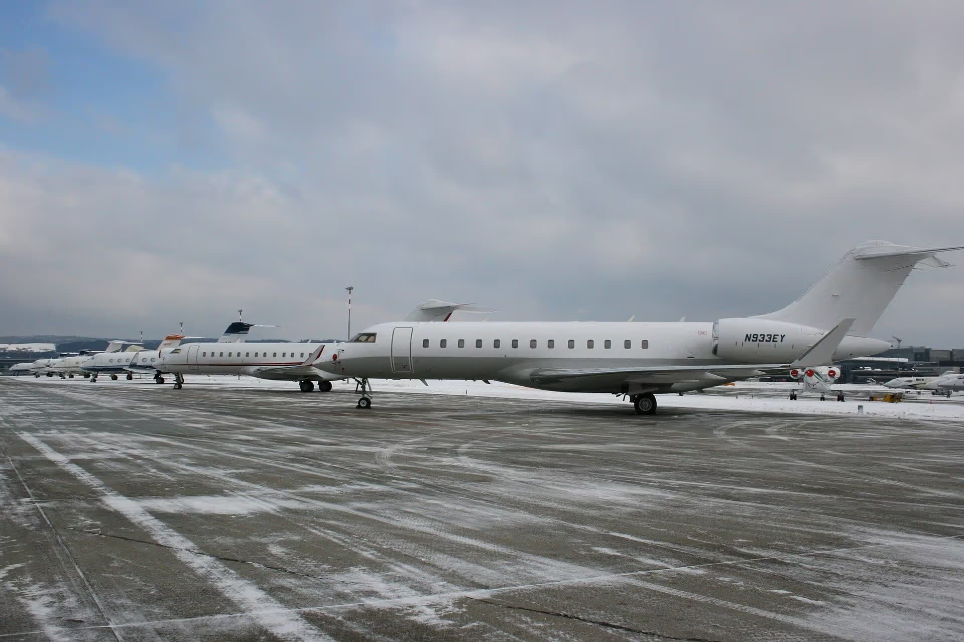 N933EY — Bombardier