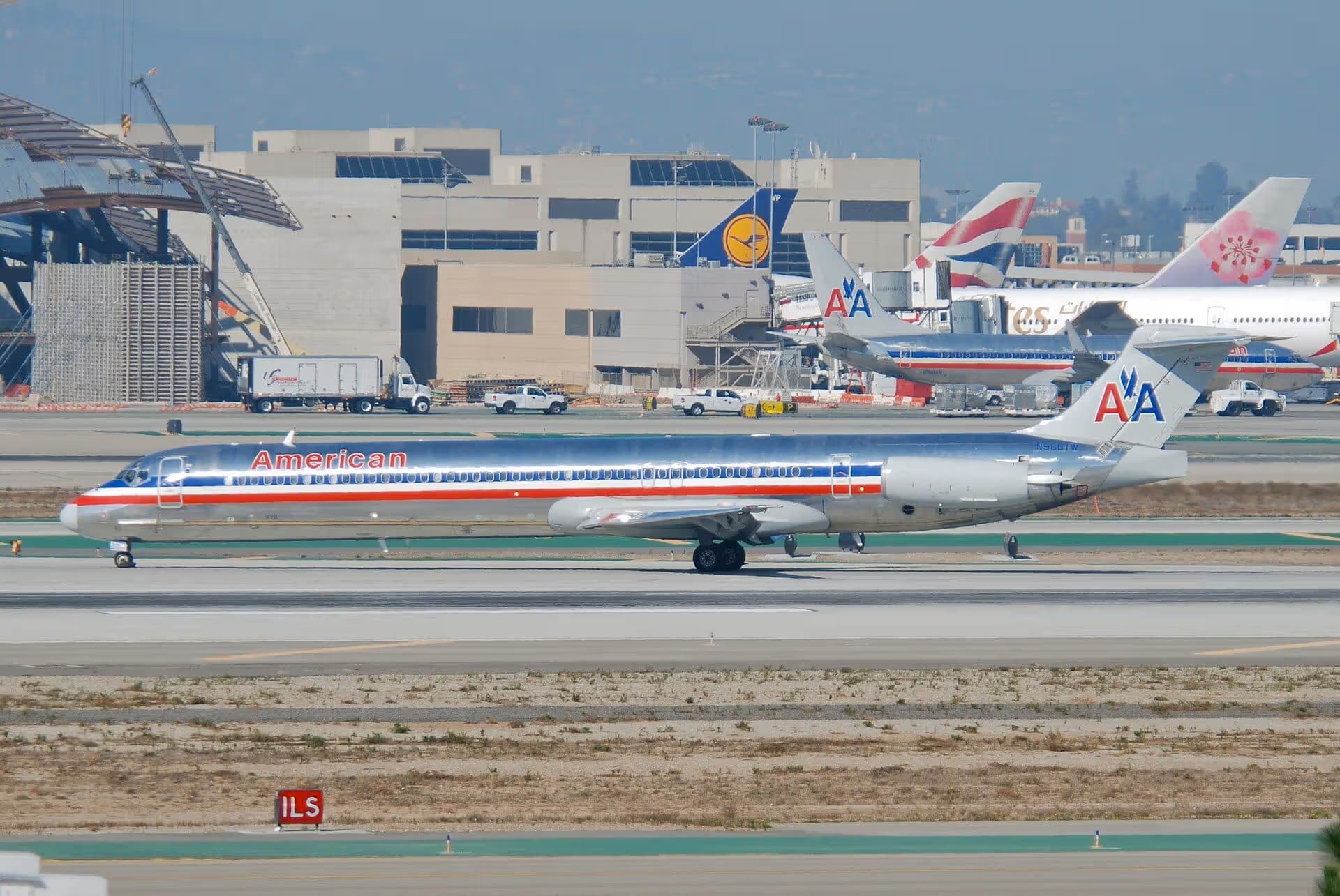 N966TW — Twin-engine aircraft