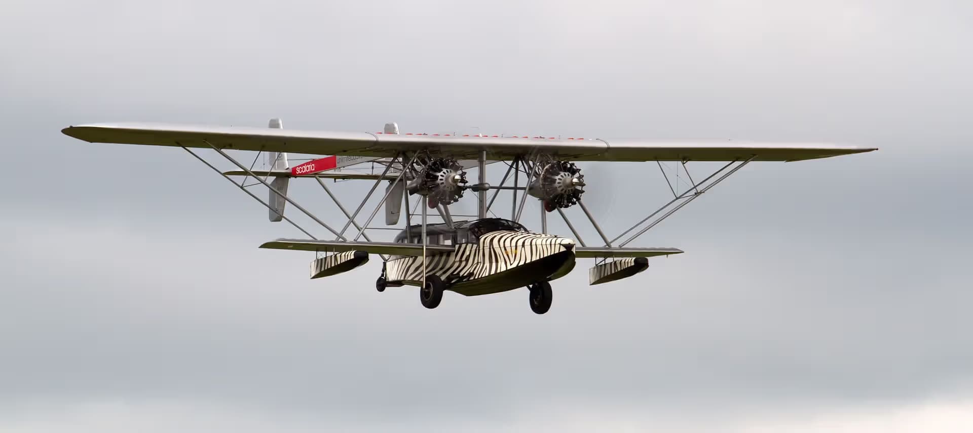 Unidentified — Twin-engine aircraft