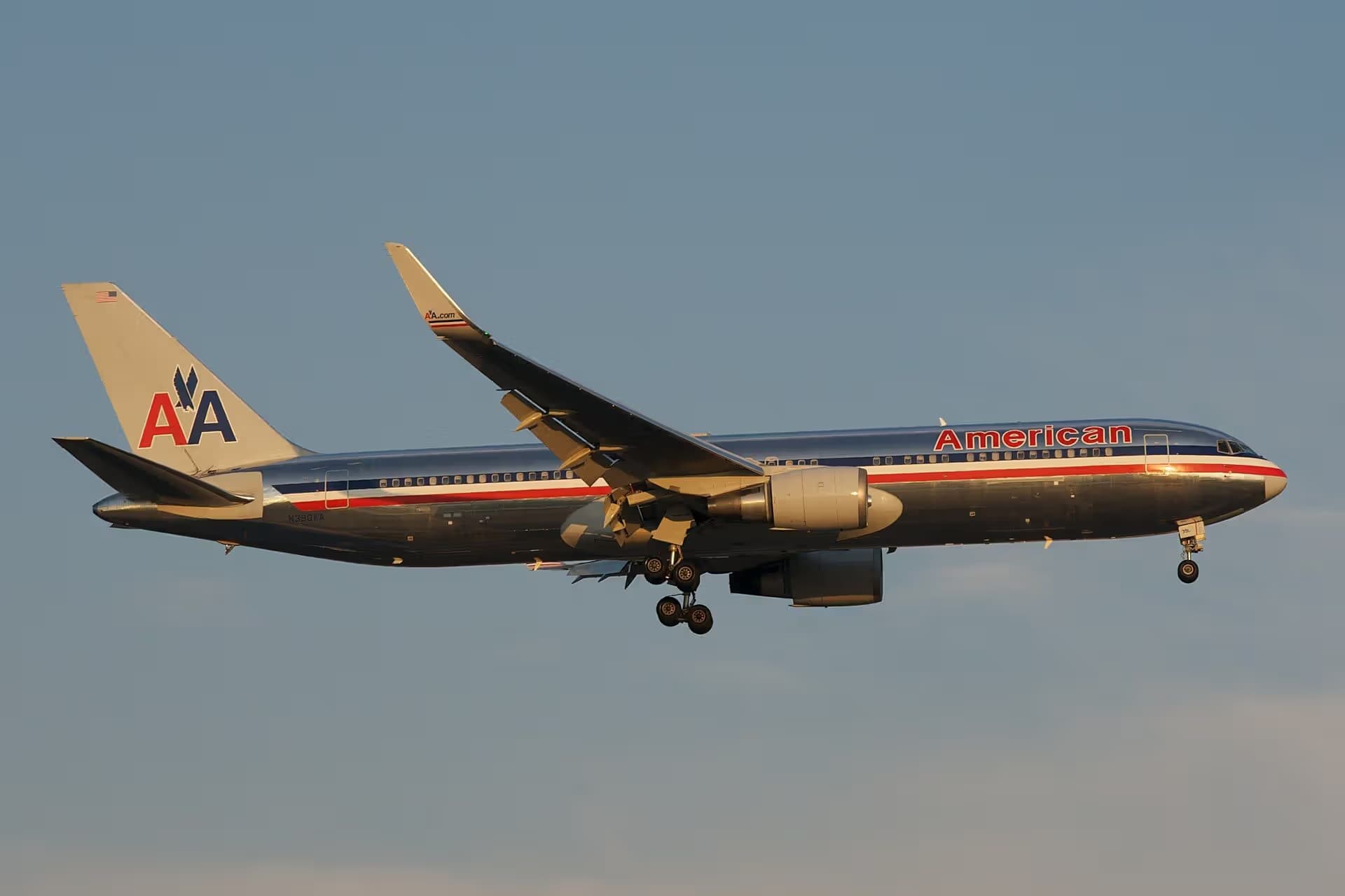 N390AA — Boeing