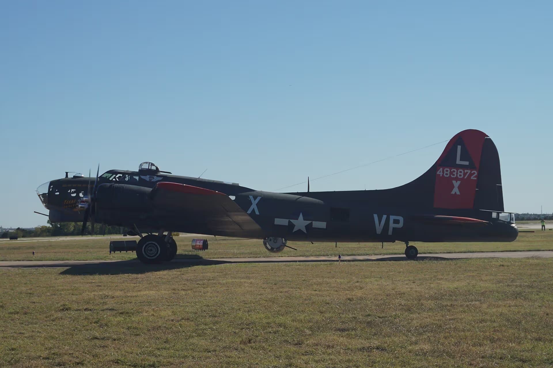 Unidentified — Twin-engine aircraft