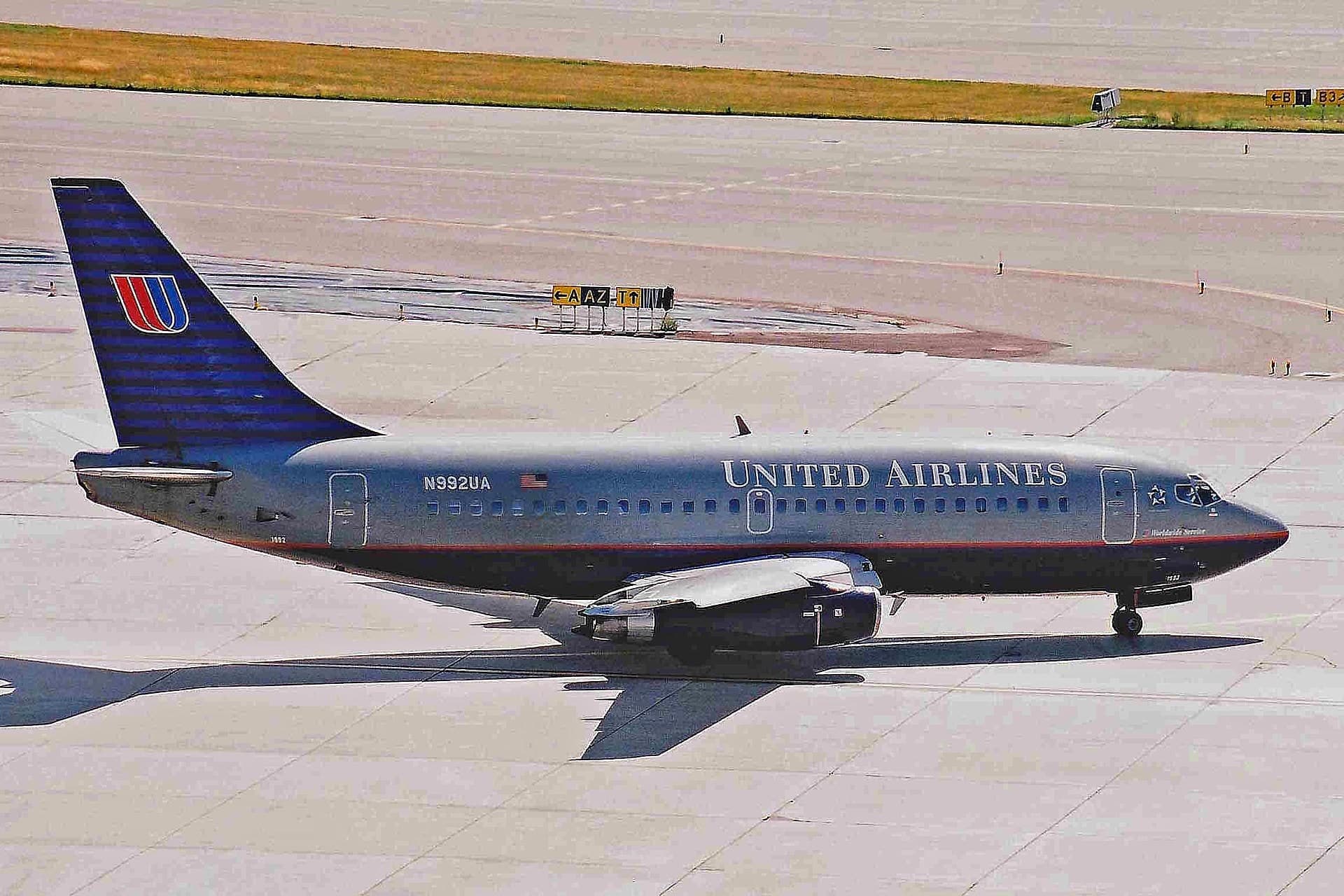 N992UA — Twin-engine aircraft