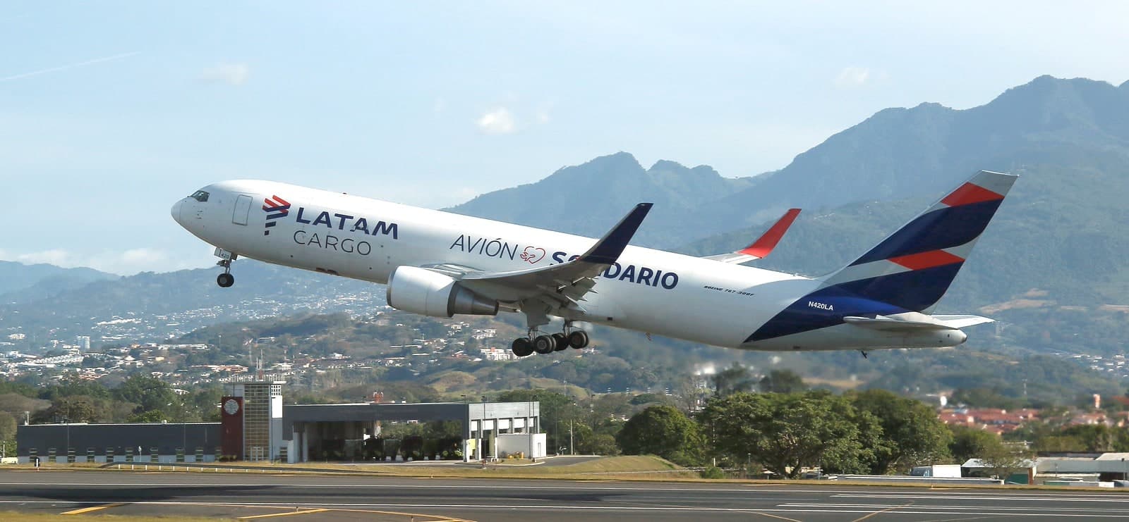 N420LA — Boeing