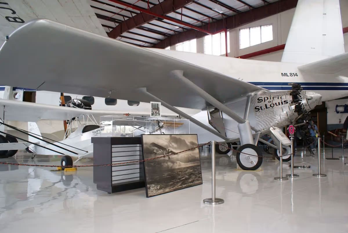 Unidentified — Single-engine aircraft