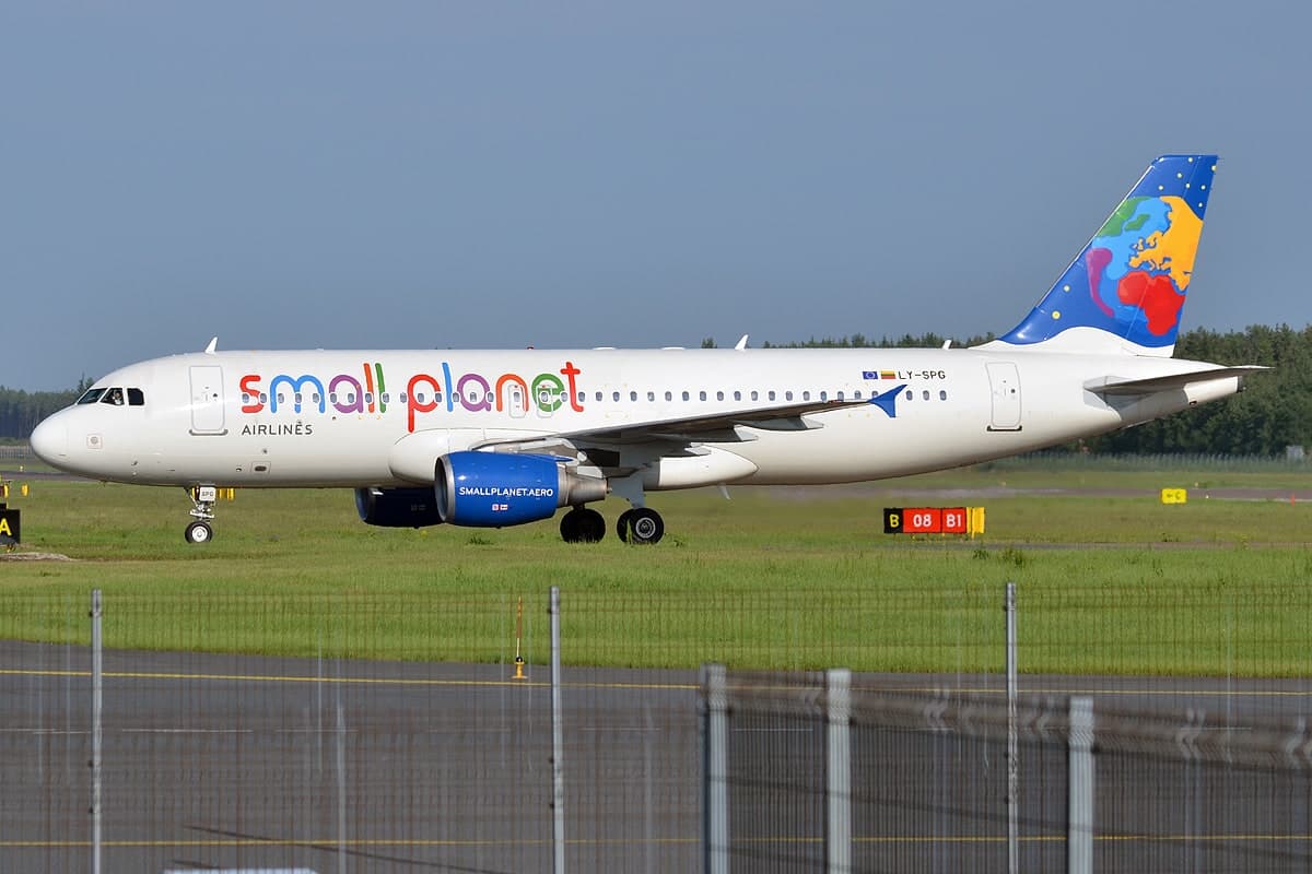 LY-SPG — Twin-engine aircraft