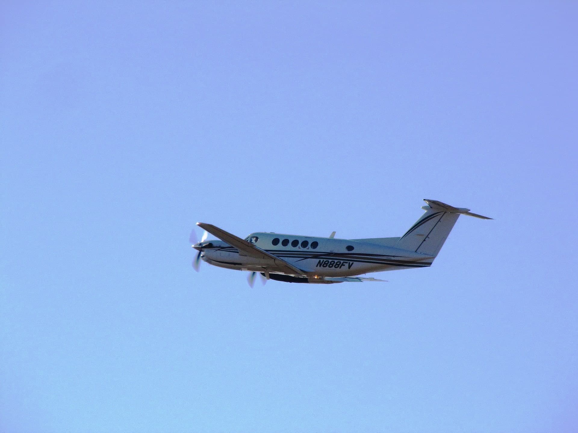 N888FV — Twin-engine aircraft