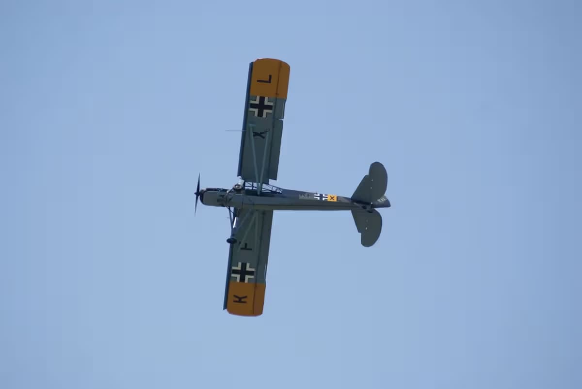Unidentified — Single-engine aircraft