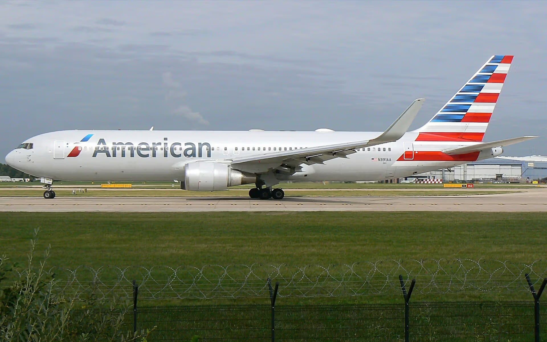 N391AA — Boeing at Manchester Airport
