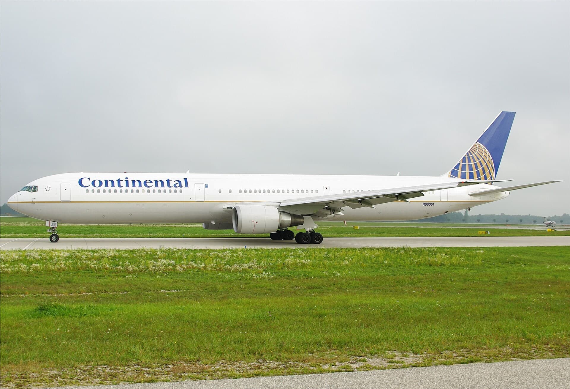 N66051 — Twin-engine aircraft