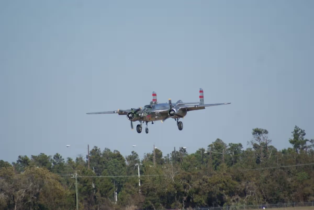 Unidentified — Twin-engine aircraft