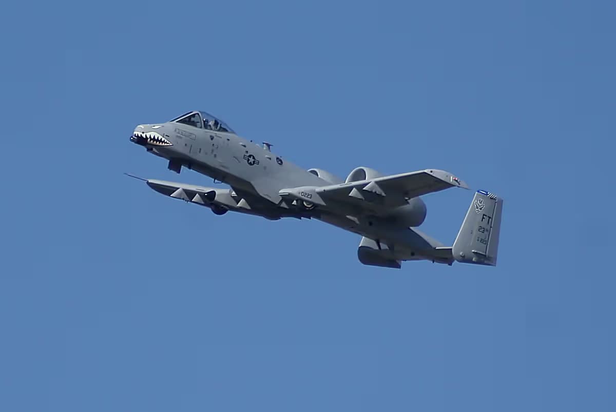 Unidentified — Twin-engine aircraft