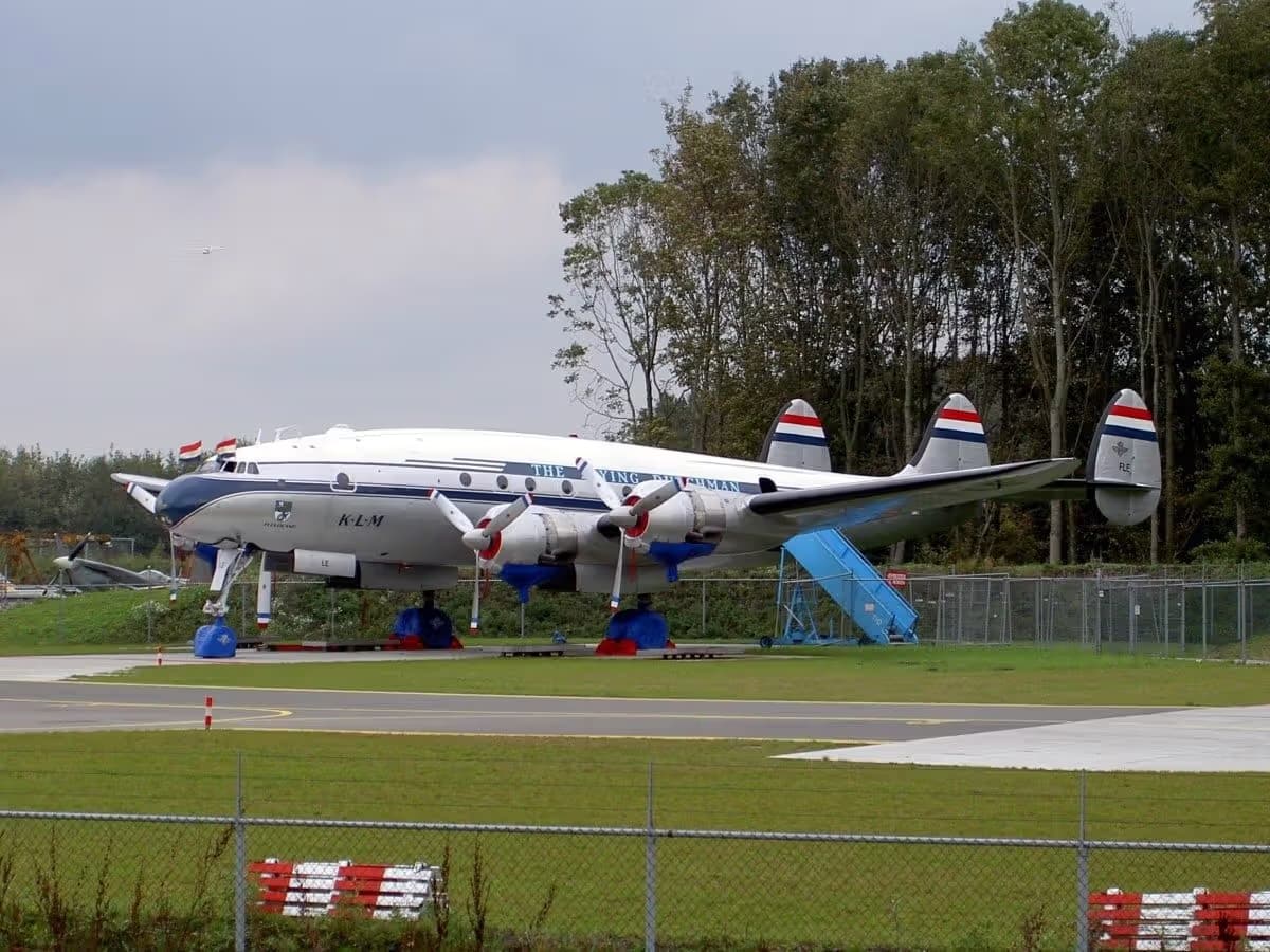 N749NL — Lockheed