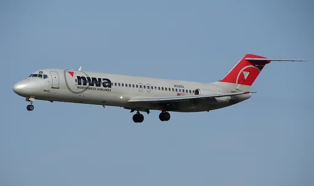 N1332U — Douglas