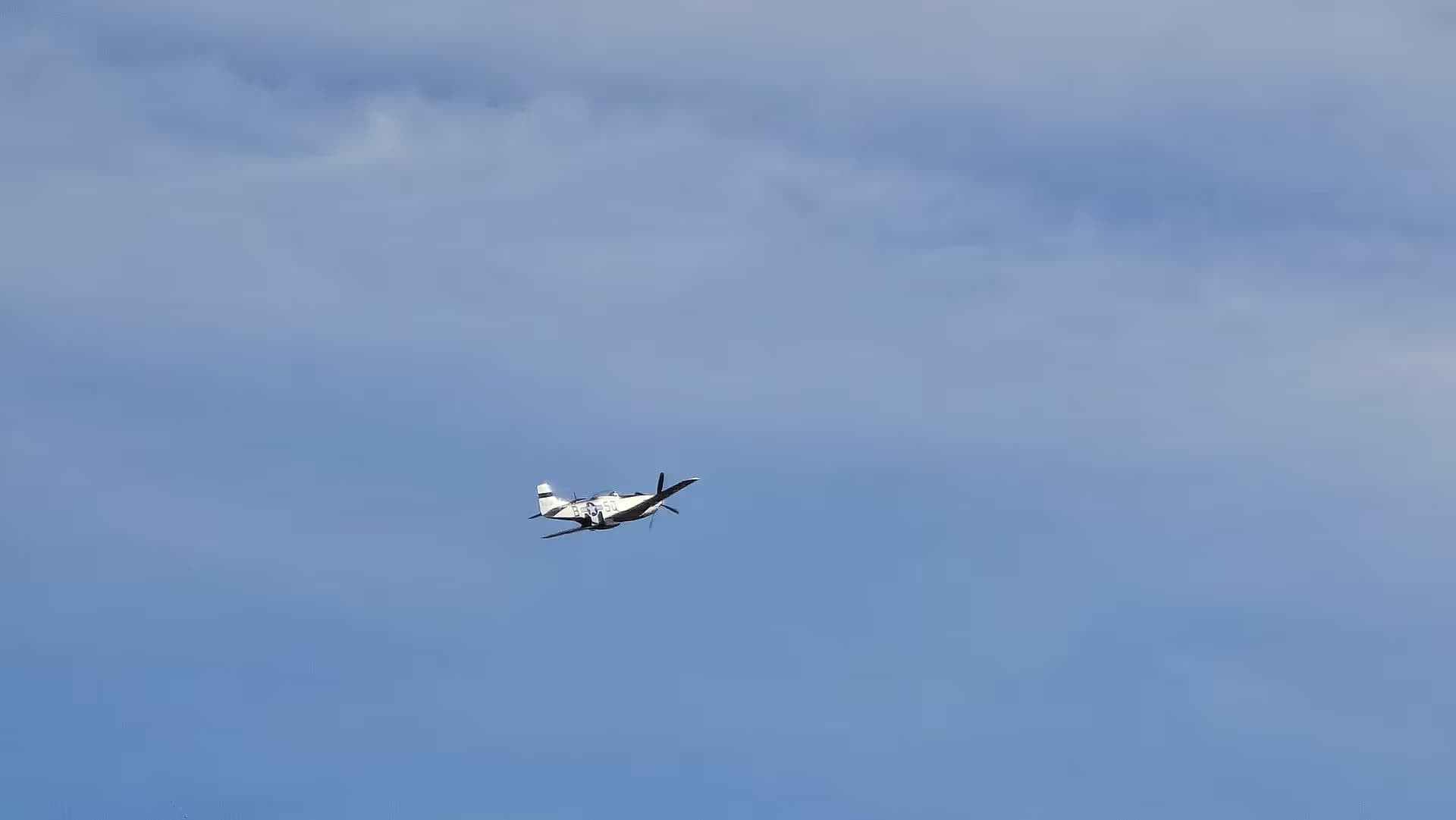 Unidentified — Single-engine aircraft