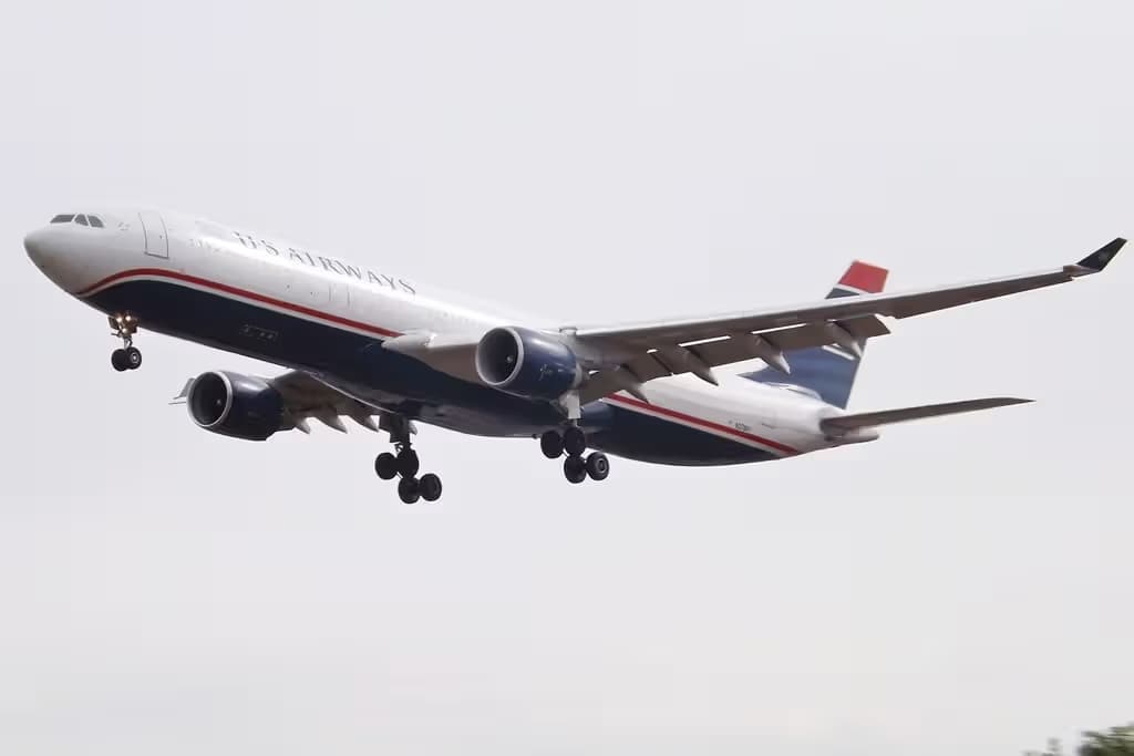 N278AY — Twin-engine aircraft