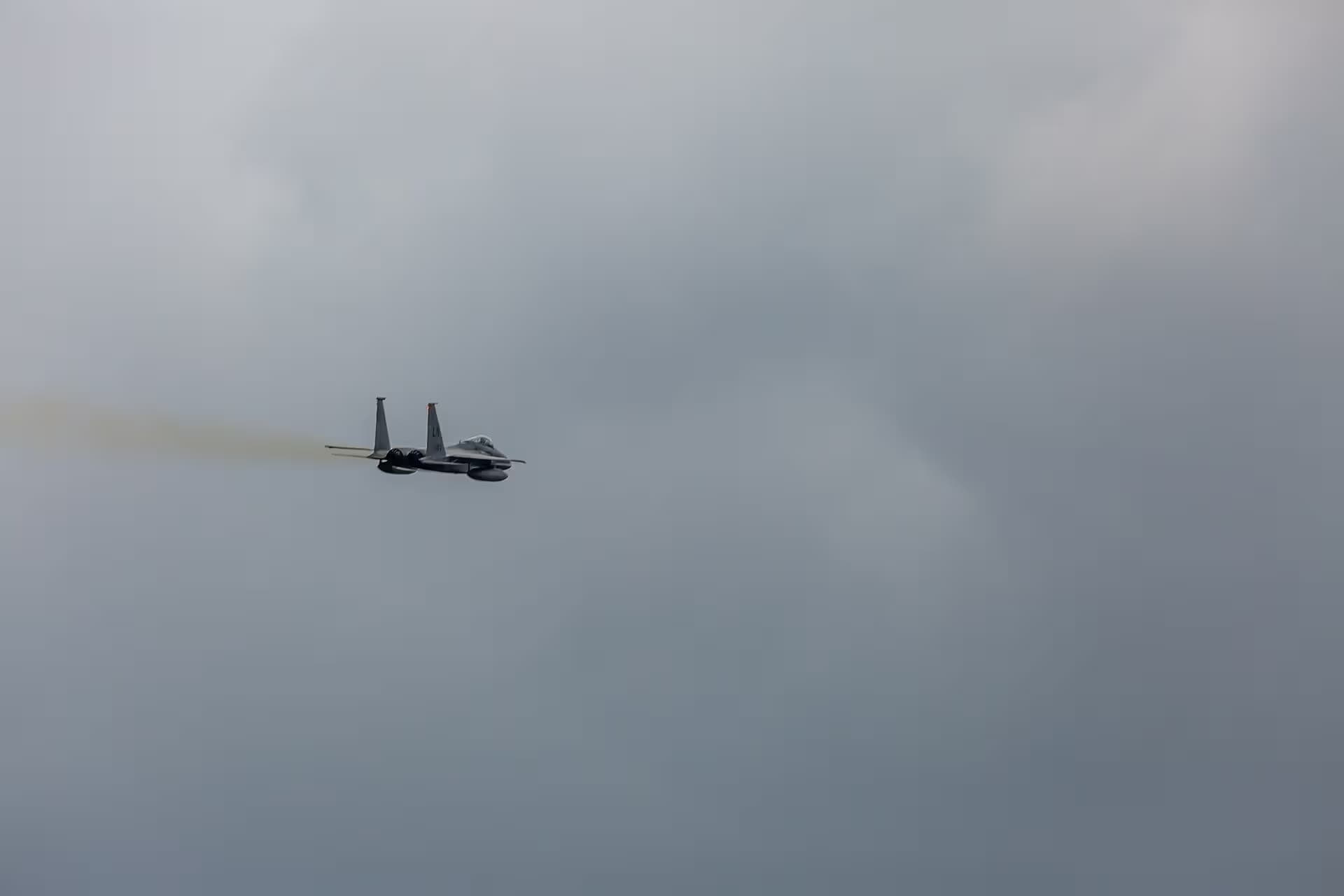 Unidentified — Twin-engine aircraft