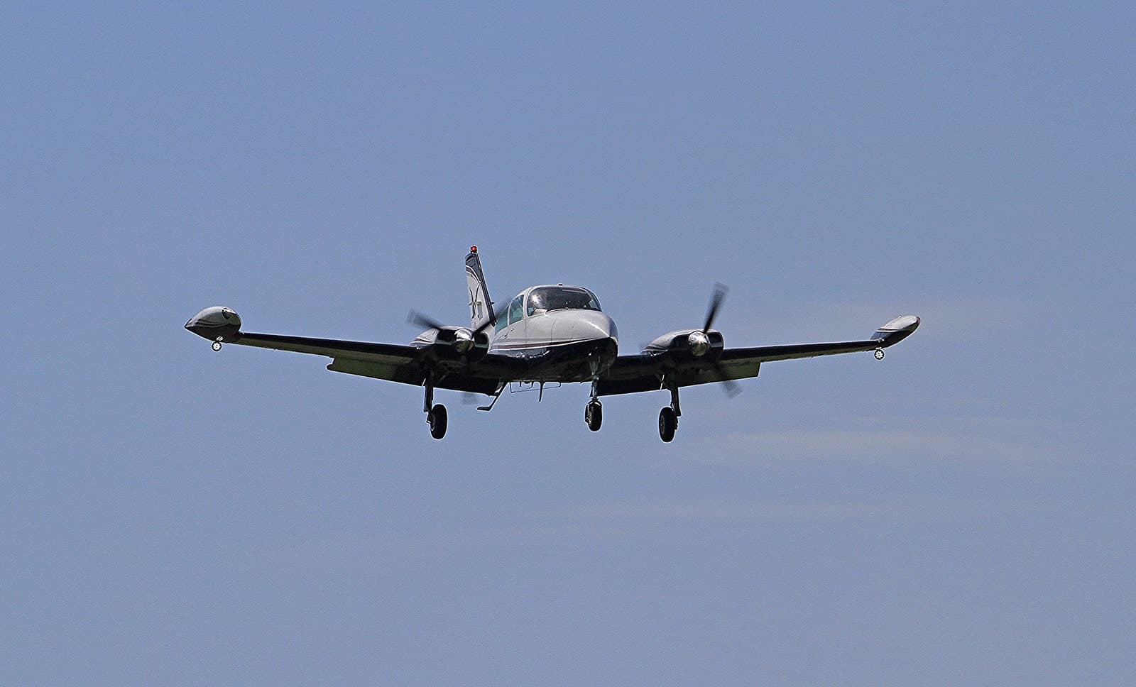 PH-LAW — Twin-engine aircraft