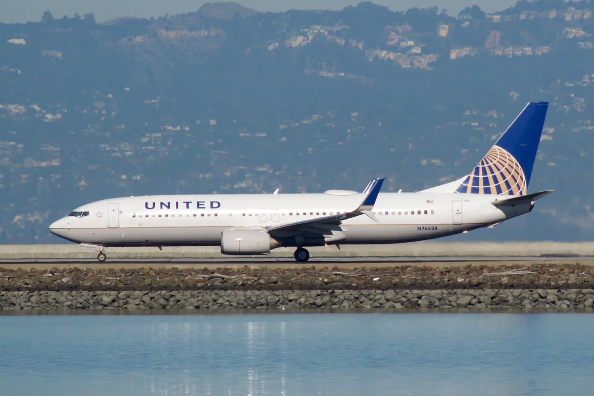 N76528 — Boeing
