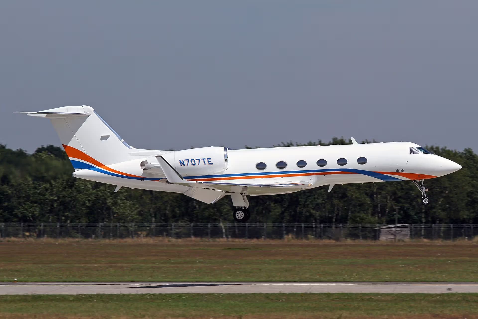N707TE — Business jet