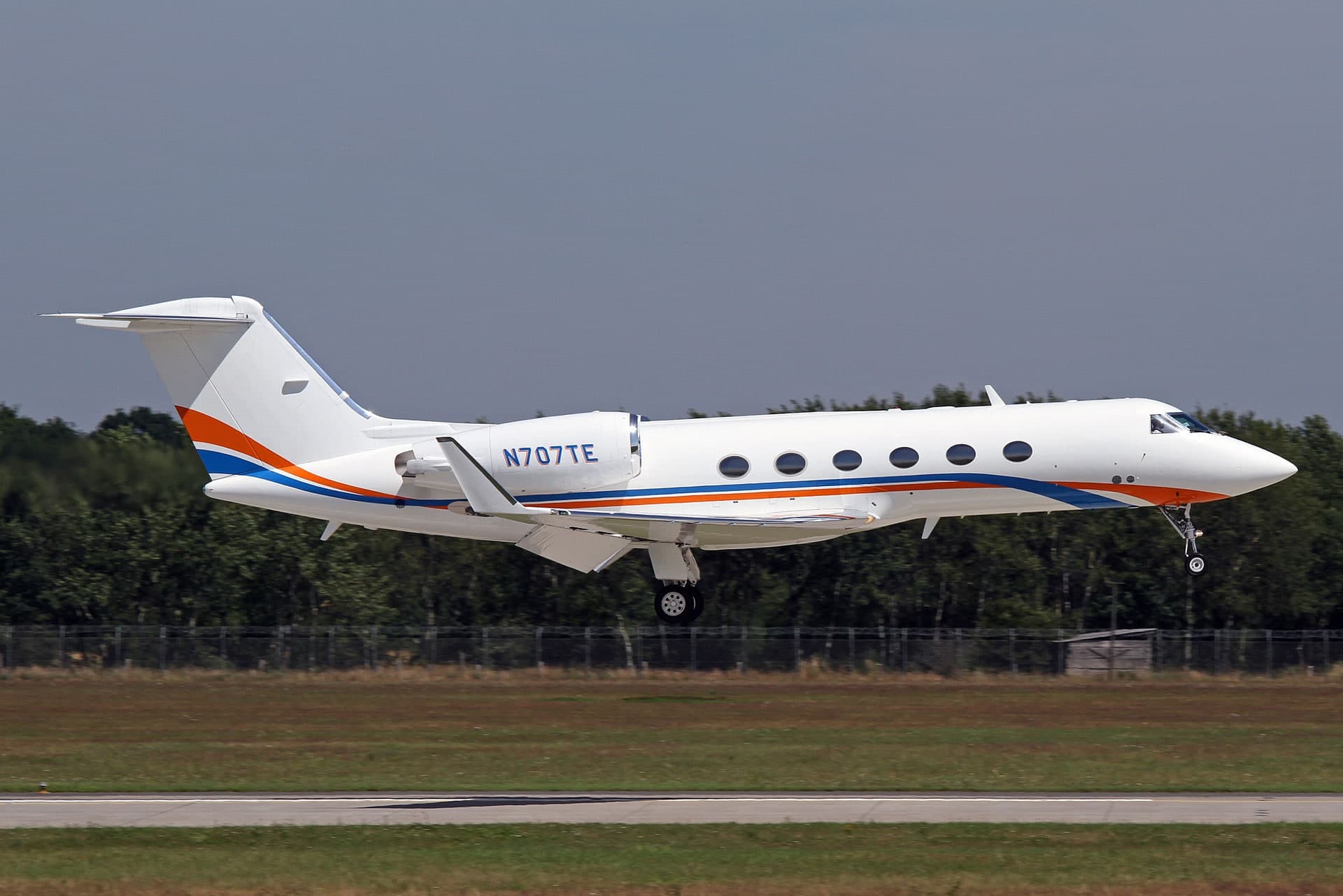 N707TE — Business jet