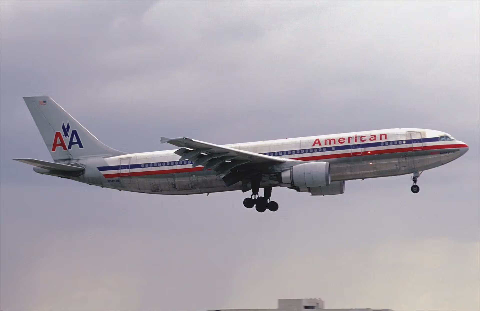 N34078 — Twin-engine aircraft