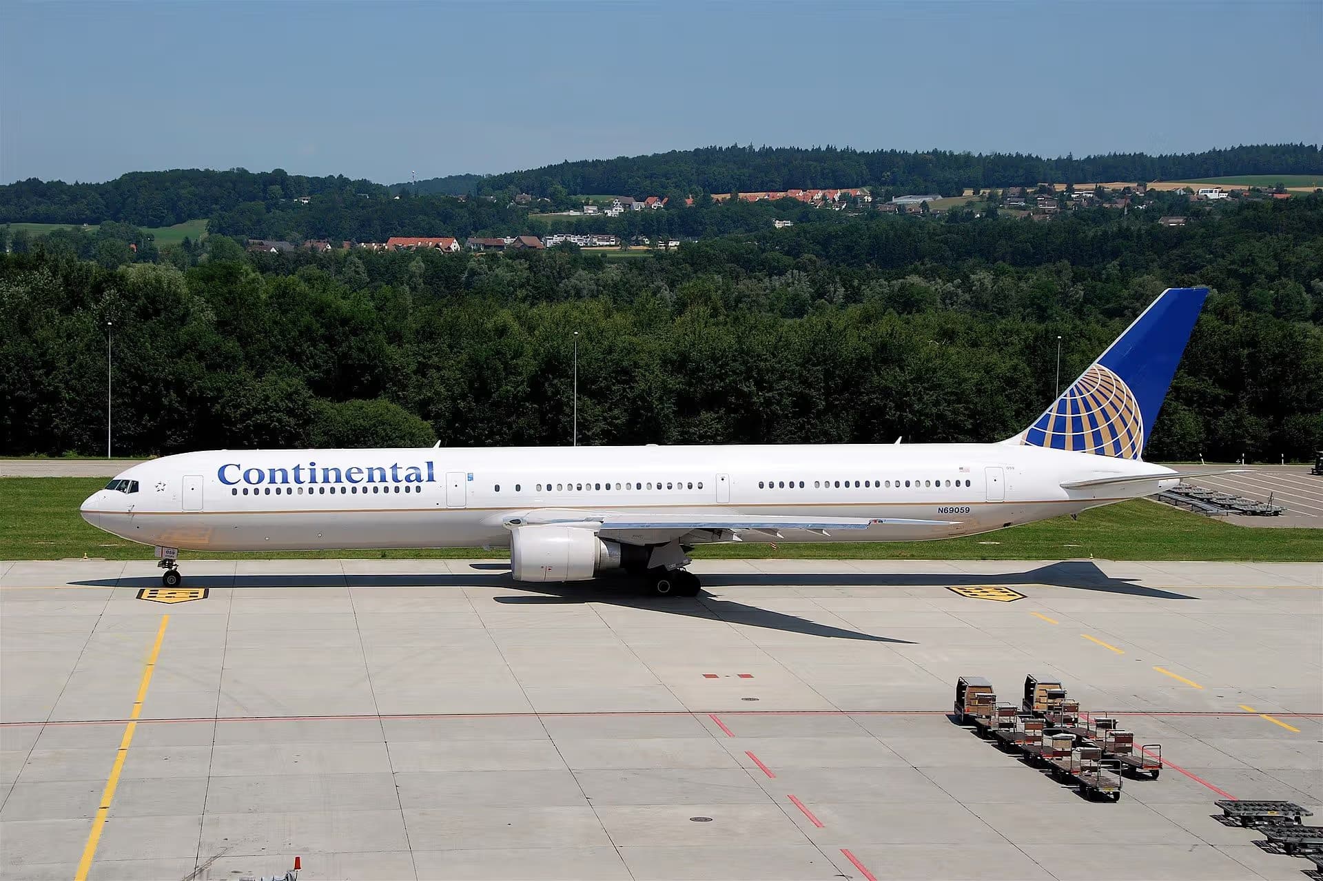 N69059 — Twin-engine aircraft
