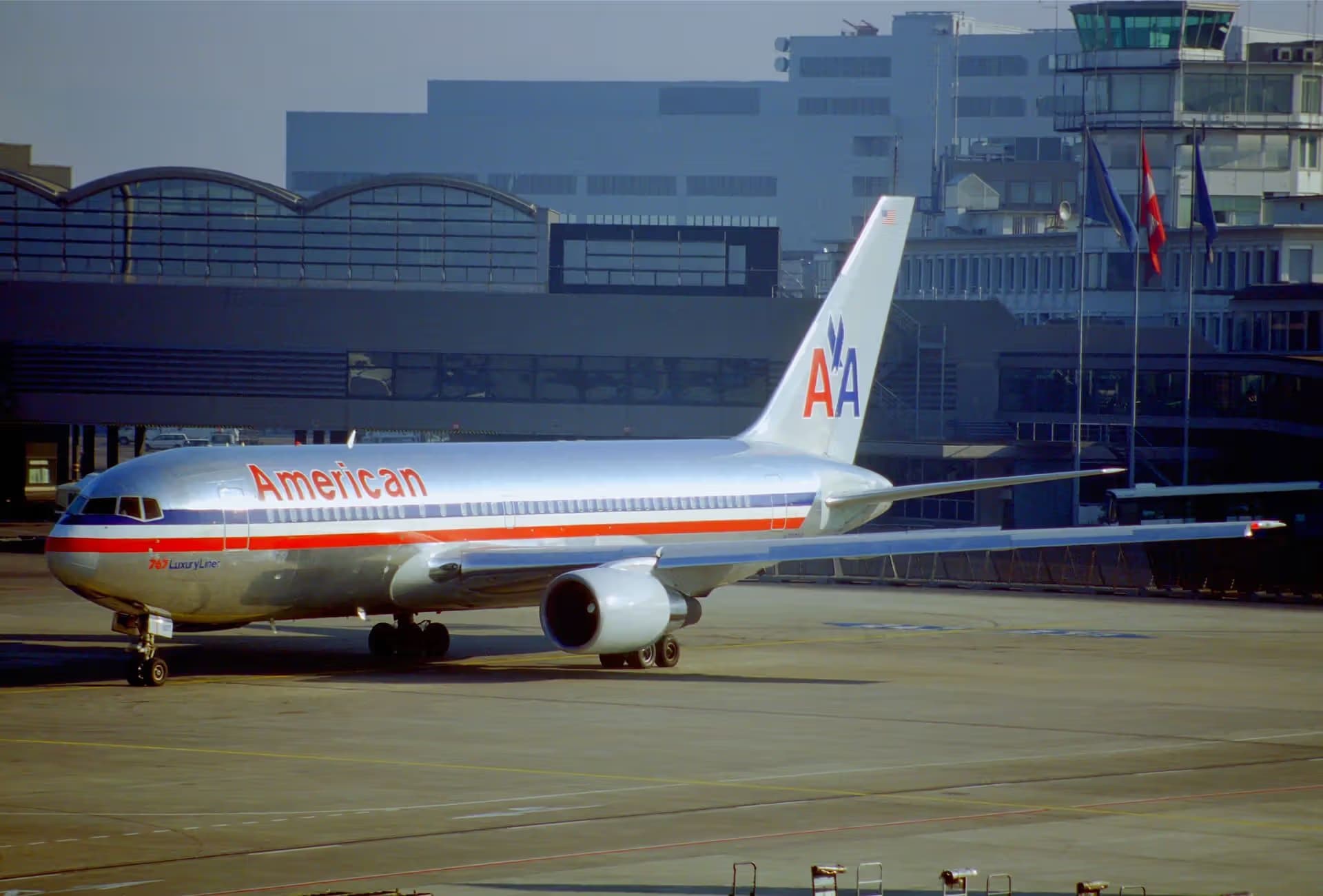 N327AA — Boeing