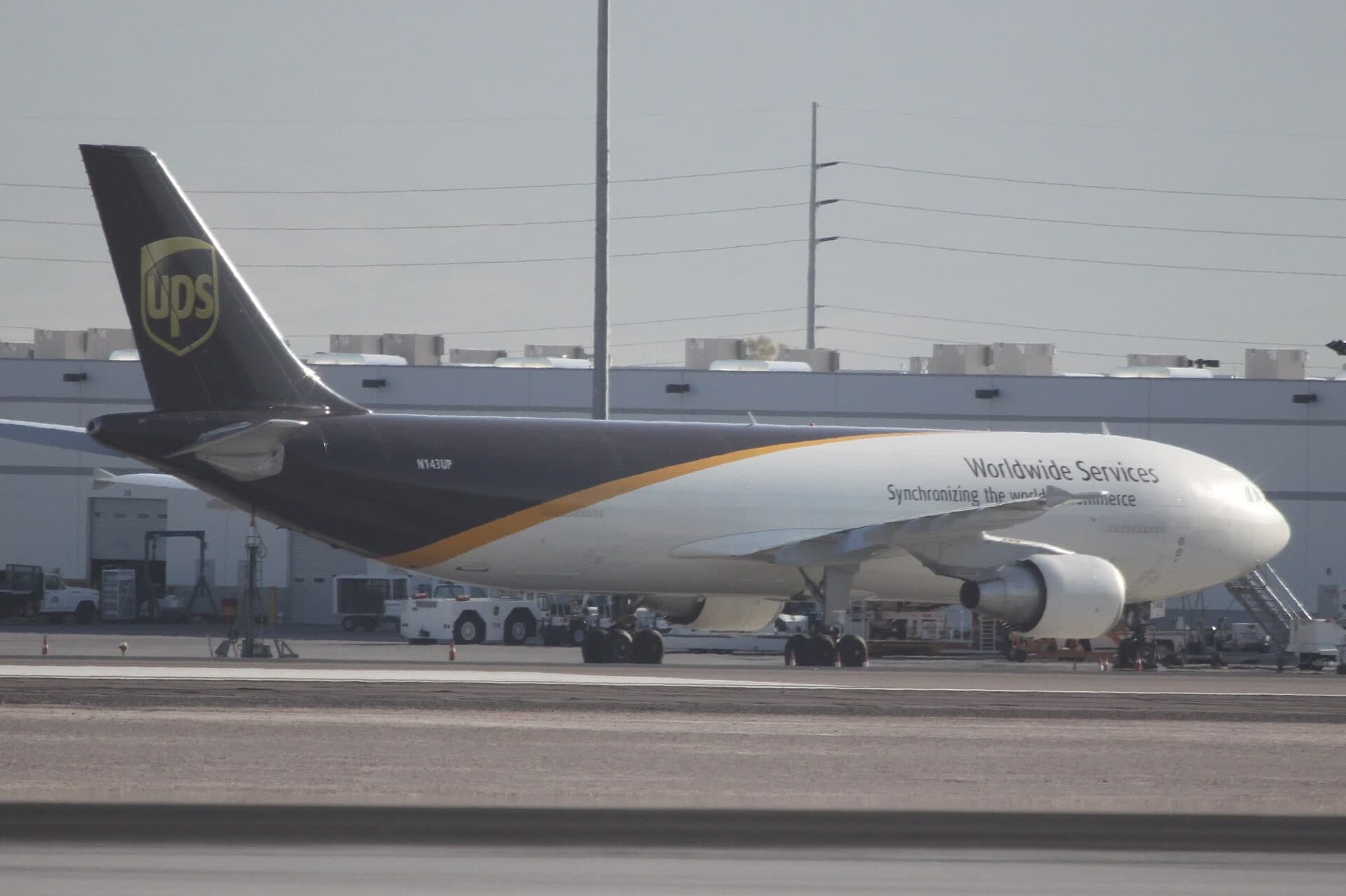 N143UP — Twin-engine aircraft