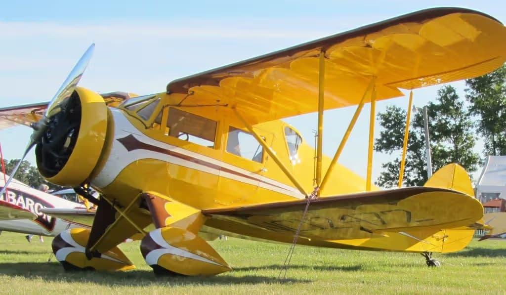 Unidentified — Single-engine aircraft