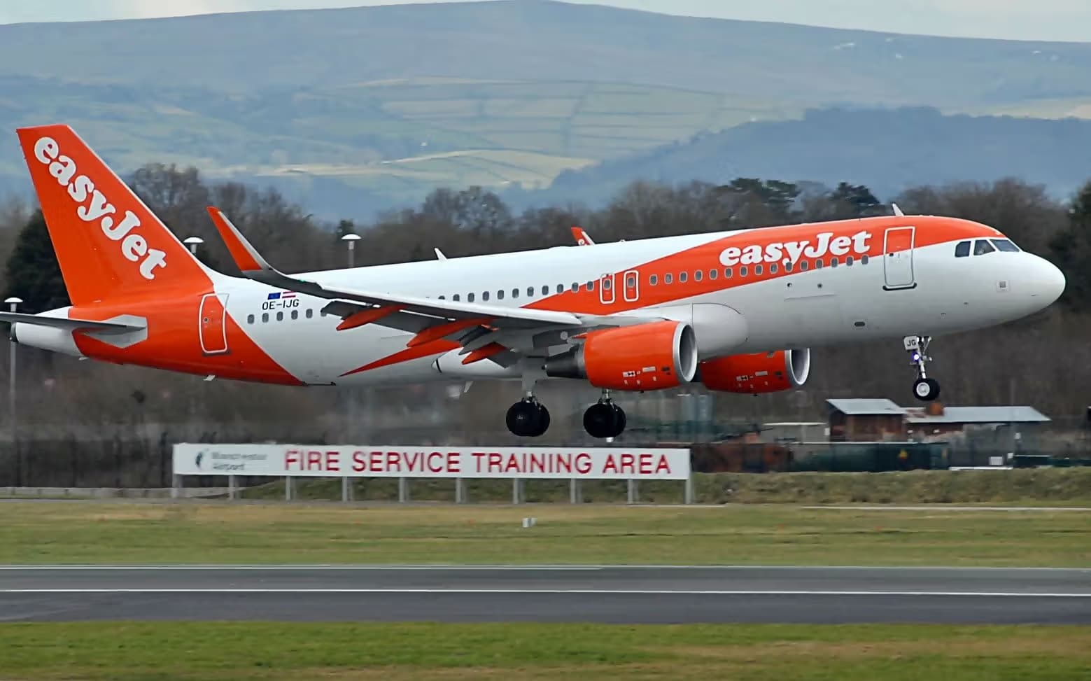 G-EZOV — Aircraft
