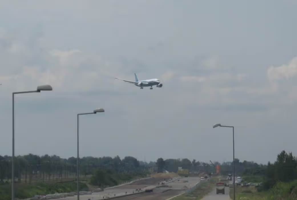 N787BA — Twin-engine aircraft
