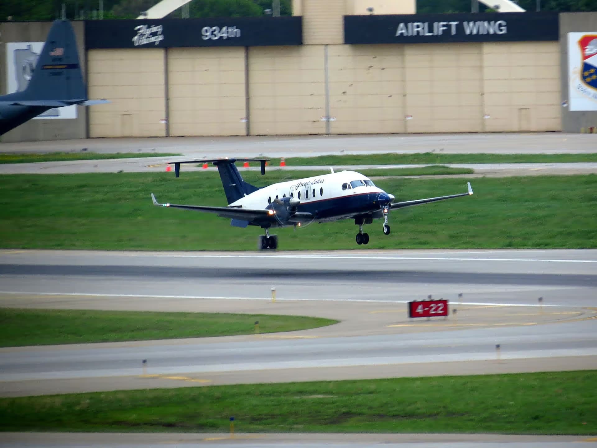 N192GL — Twin-engine aircraft