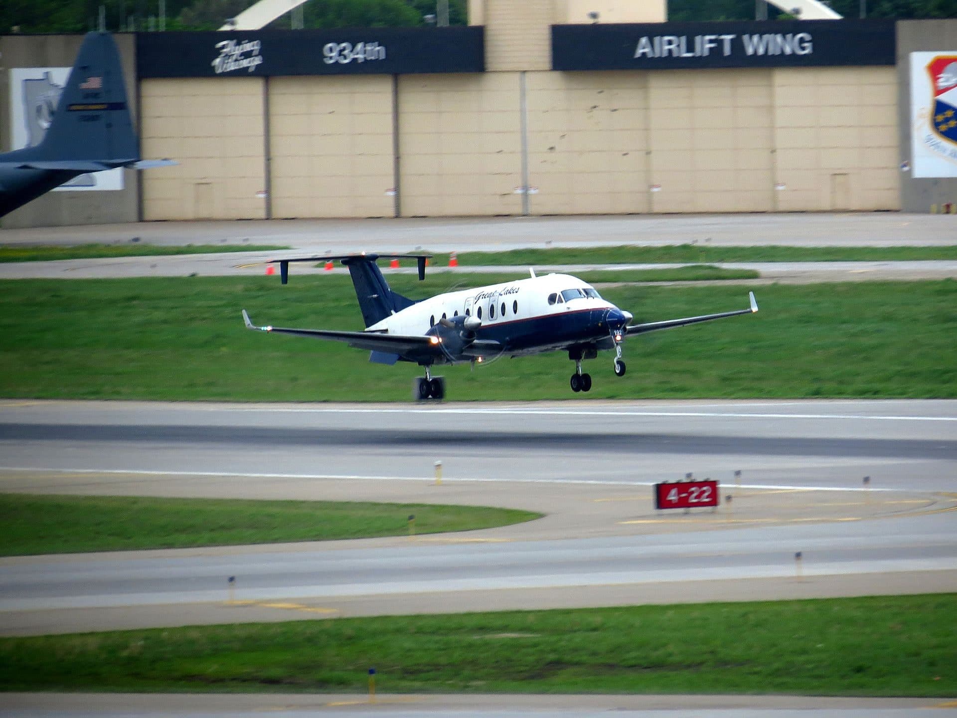 N192GL — Twin-engine aircraft