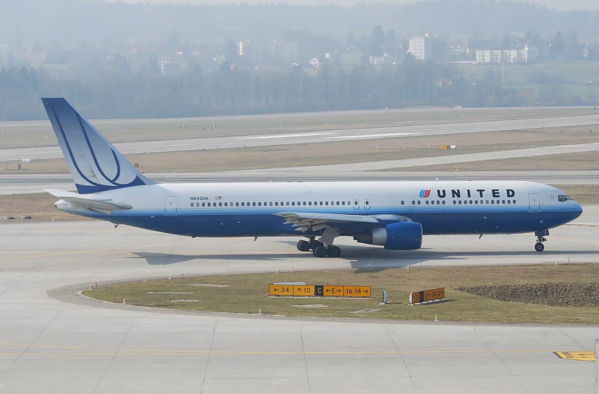 N642UA — Boeing