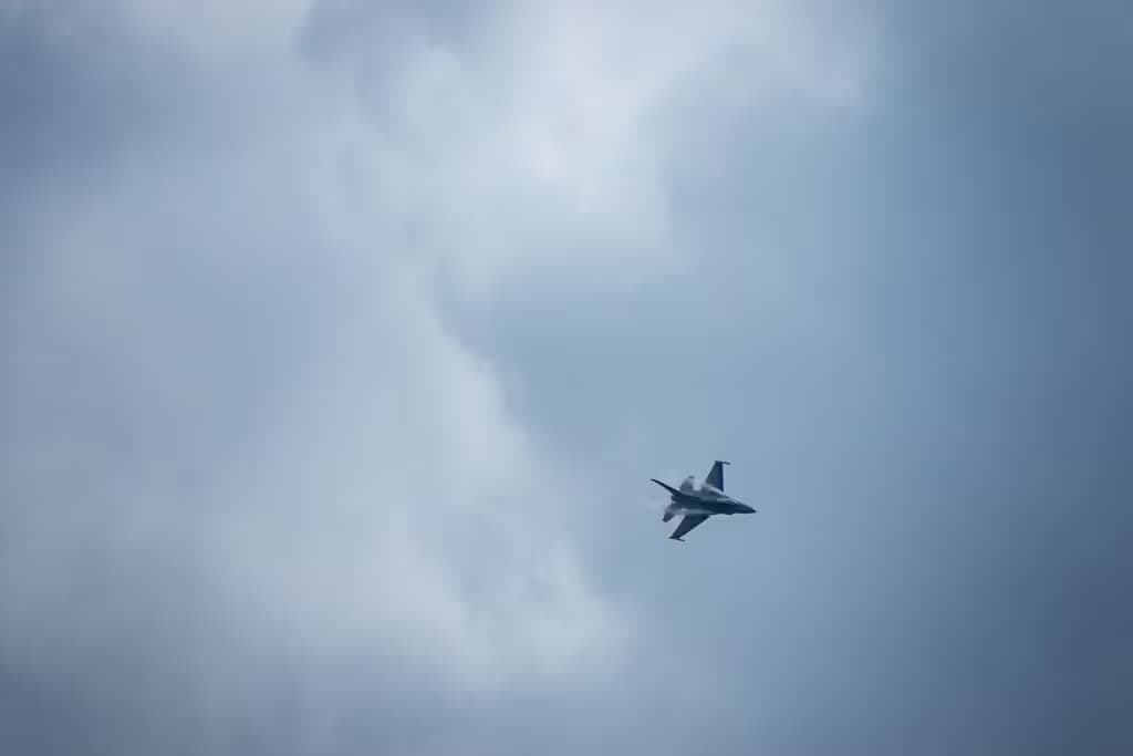 Unidentified — Single-engine aircraft