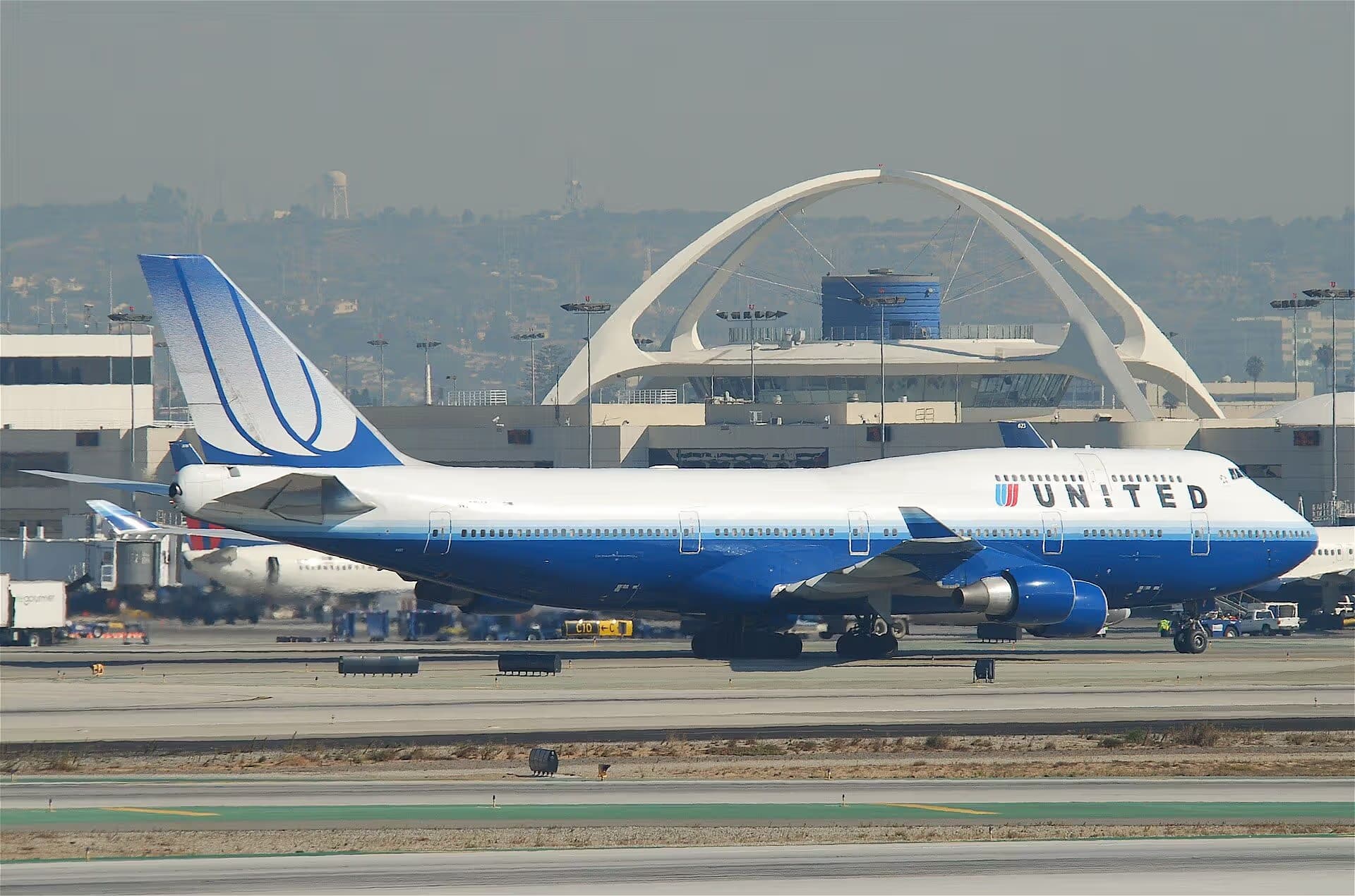 N107UA — Boeing