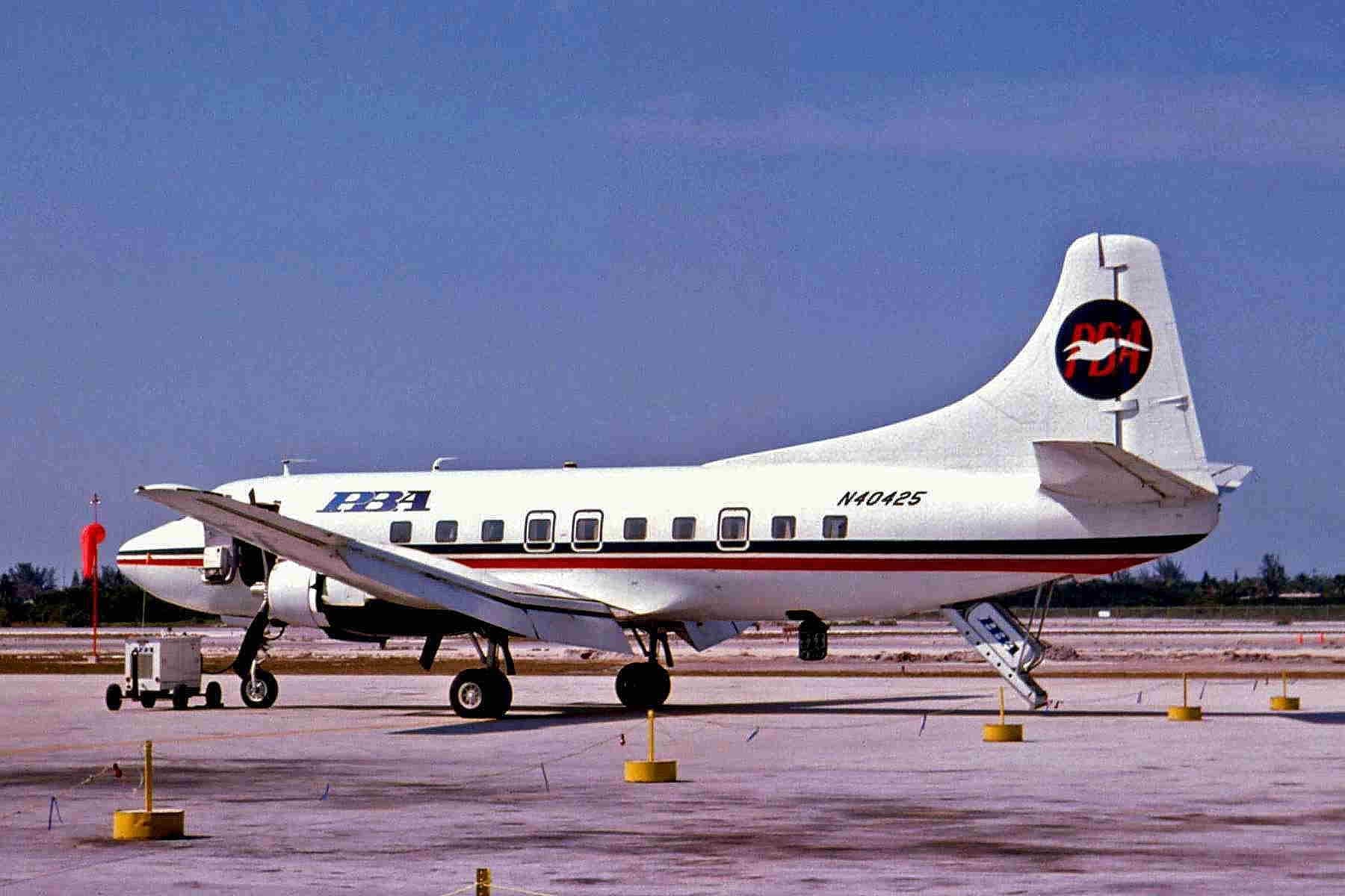 N40425 — Twin-engine aircraft