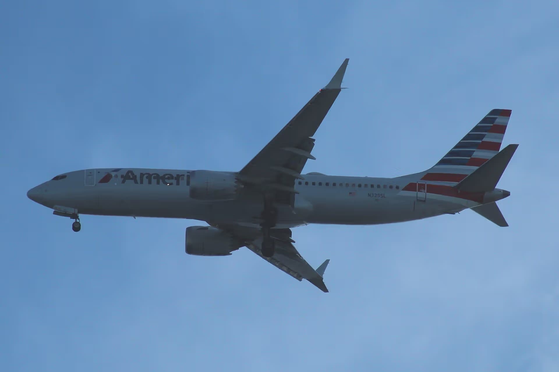 N329SL — Boeing