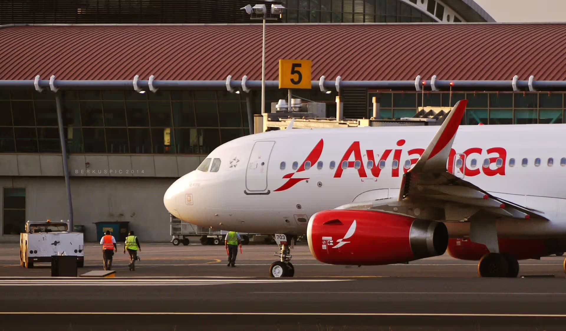 N703AV — Airbus