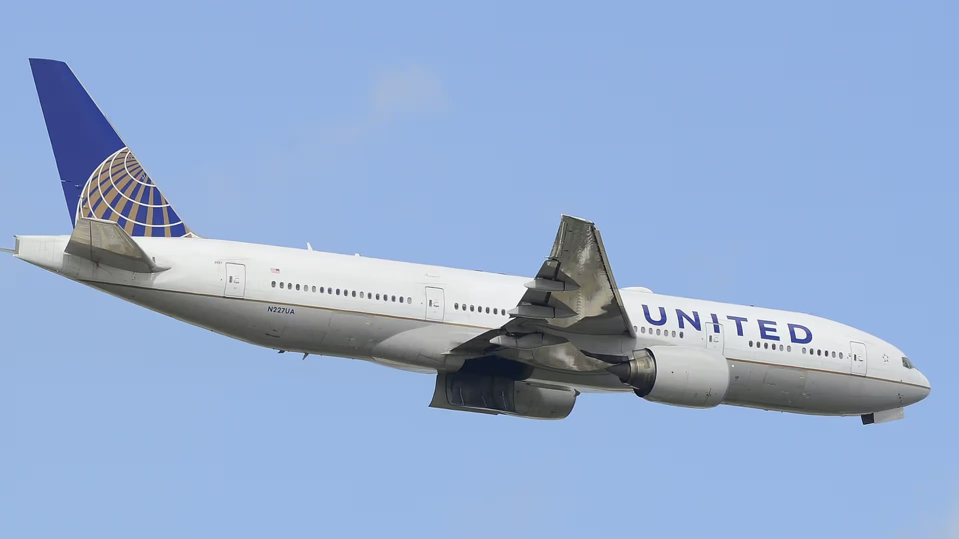 N227UA — Boeing