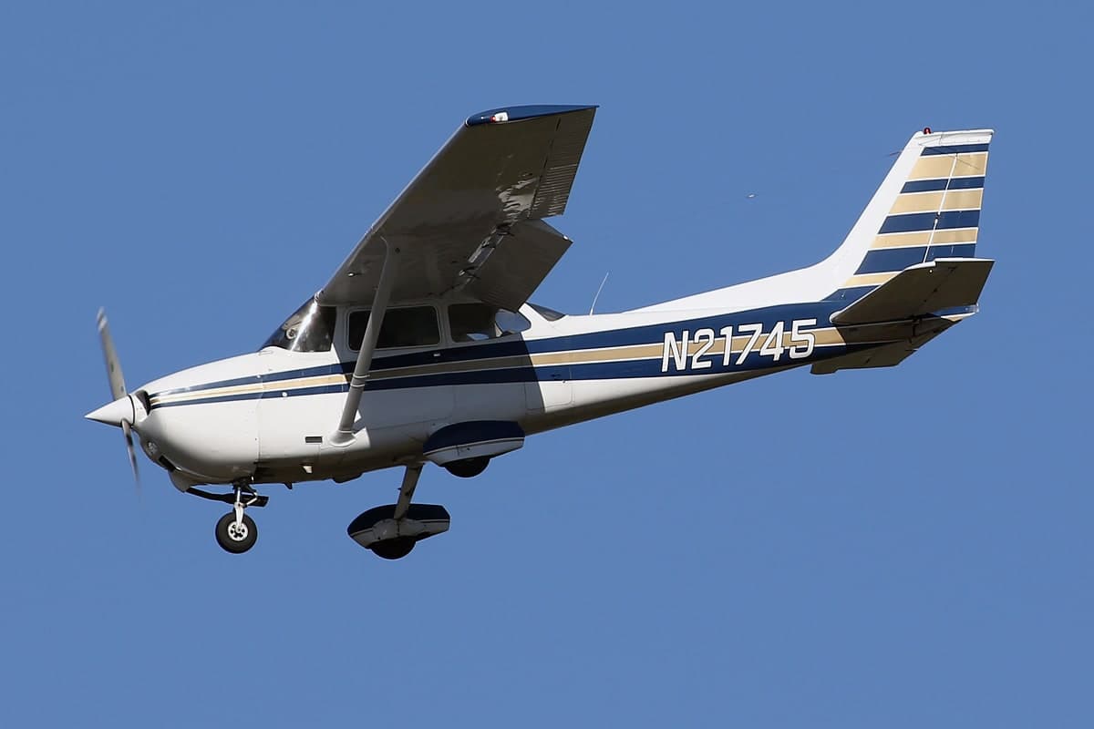 N21745 — Single-engine aircraft