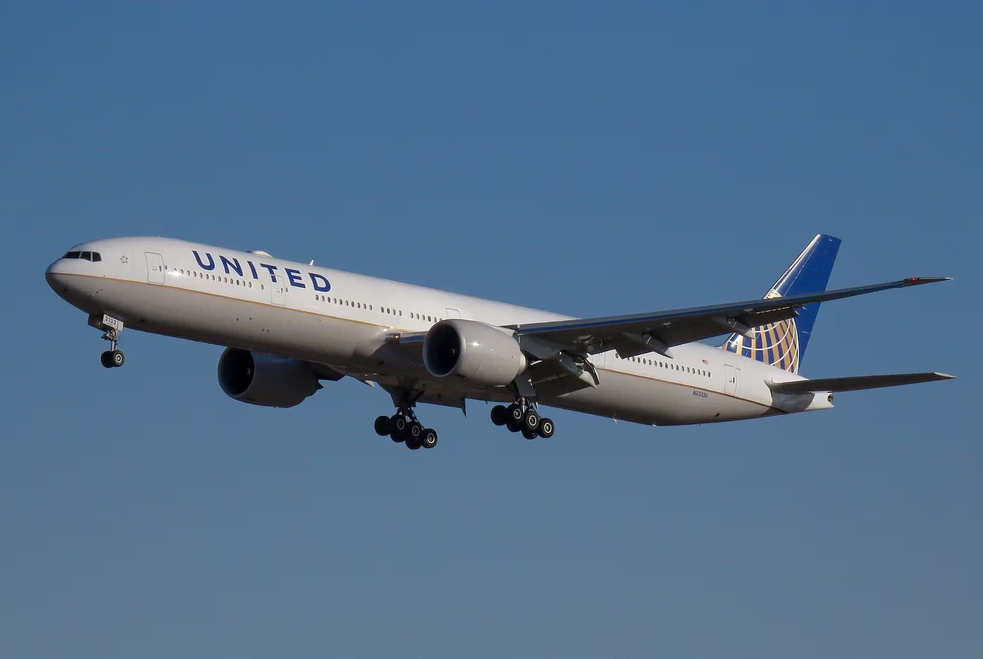 N2333U — Twin-engine aircraft