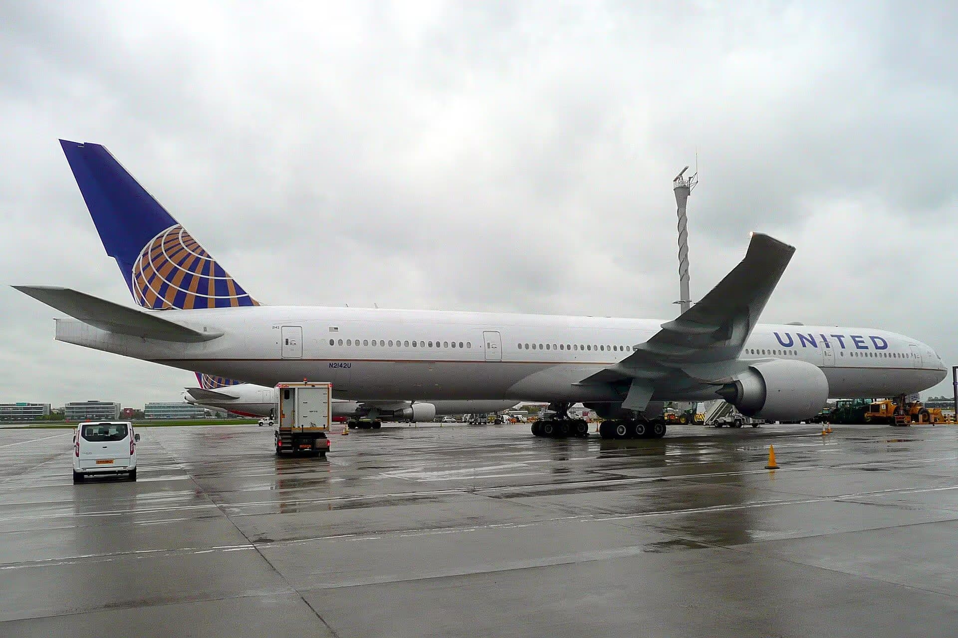 N2142U — Boeing