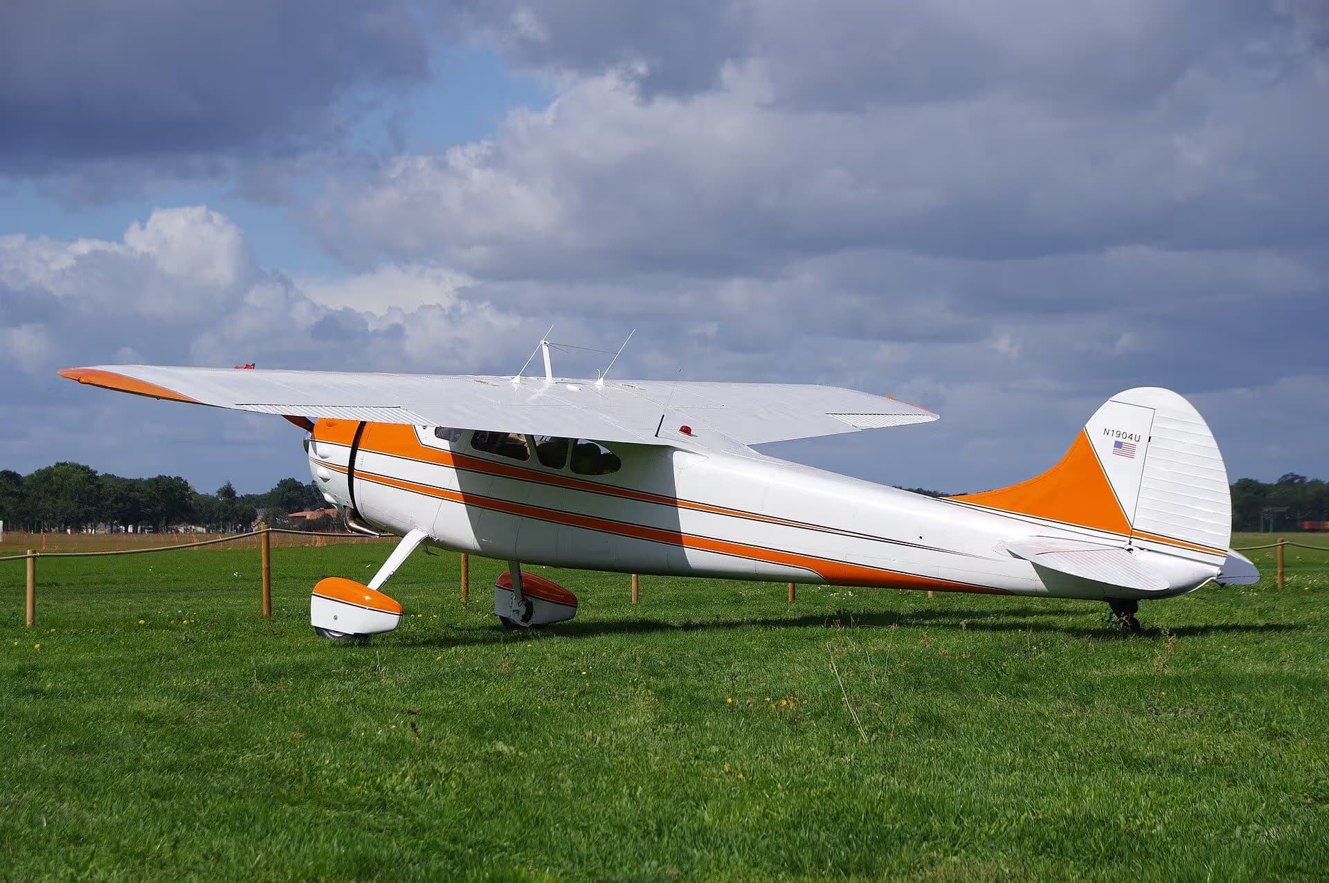N1904U — Single-engine aircraft